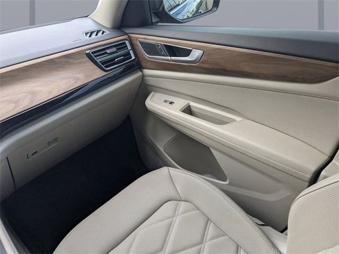 Used 2024 Volkswagen Atlas SE image 18