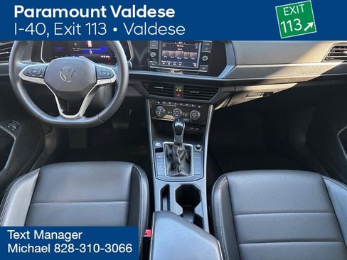 Used 2022 Volkswagen Jetta SE image 4