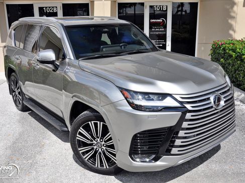 Used 2026 Lexus LX 700h Luxury AWD/4WD image 2