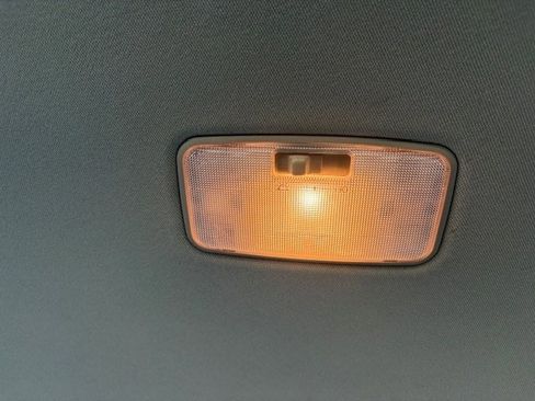 Used 2012 Toyota Camry L image 39