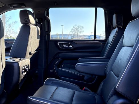 Used 2023 Chevrolet Suburban Premier image 14