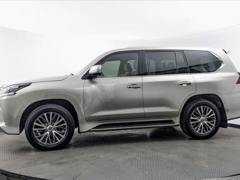 Used 2018 Lexus LX 570 4WD image 3
