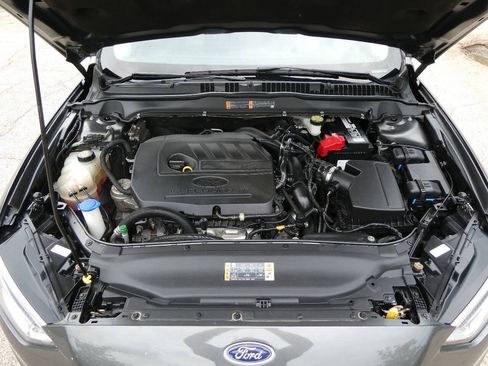 Used 2018 Ford Fusion SE w/ Fusion SE Technology Package FWD image 33