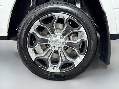 Used 2022 RAM 1500 Limited w/ Body-Colour Bumper Group AWD/4WD image 9