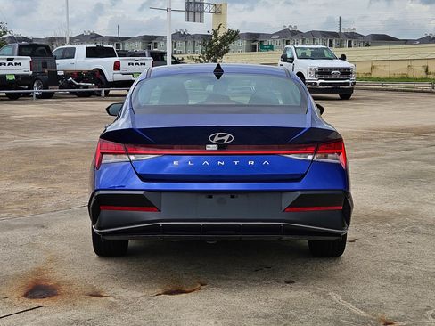 Used 2025 Hyundai Elantra SEL image 6