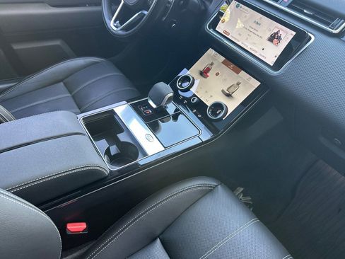 Certified 2022 Land Rover Range Rover Velar R-Dynamic S AWD/4WD image 34