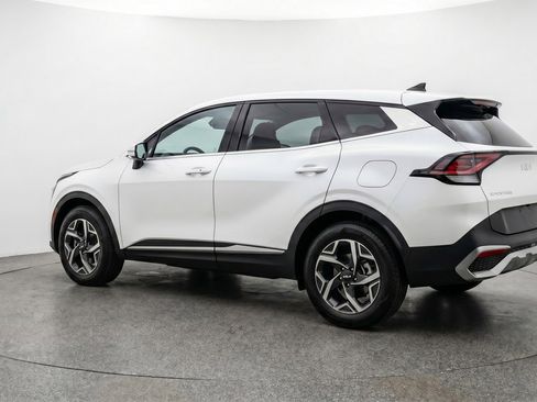 Used 2025 Kia Sportage LX image 6