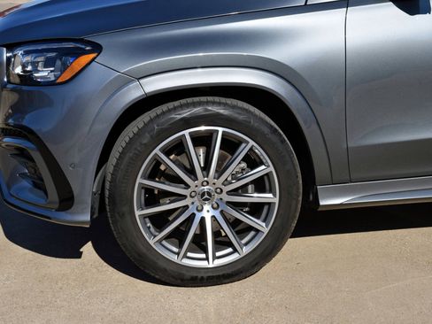 Used 2025 Mercedes-Benz GLS 450 4MATIC image 4