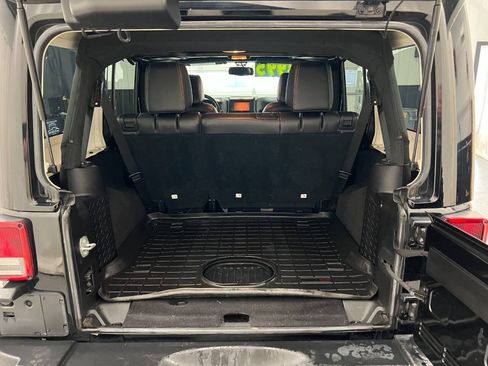 Used 2015 Jeep Wrangler Unlimited Rubicon w/ Dual Top Group AWD/4WD image 12