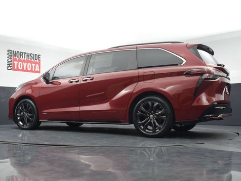 Used 2021 Toyota Sienna XSE FWD image 31
