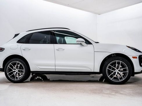 Certified 2025 Porsche Macan AWD/4WD image 9