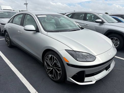 Used 2024 Hyundai Ioniq 6 SEL RWD image 2