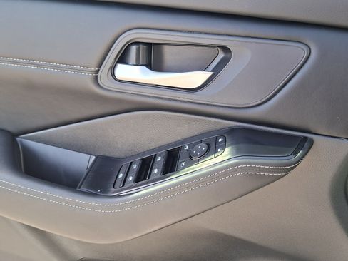 Certified 2025 Nissan Rogue SV w/ SV Premium Package FWD image 17