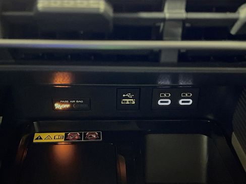 Used 2025 Toyota Camry SE image 26