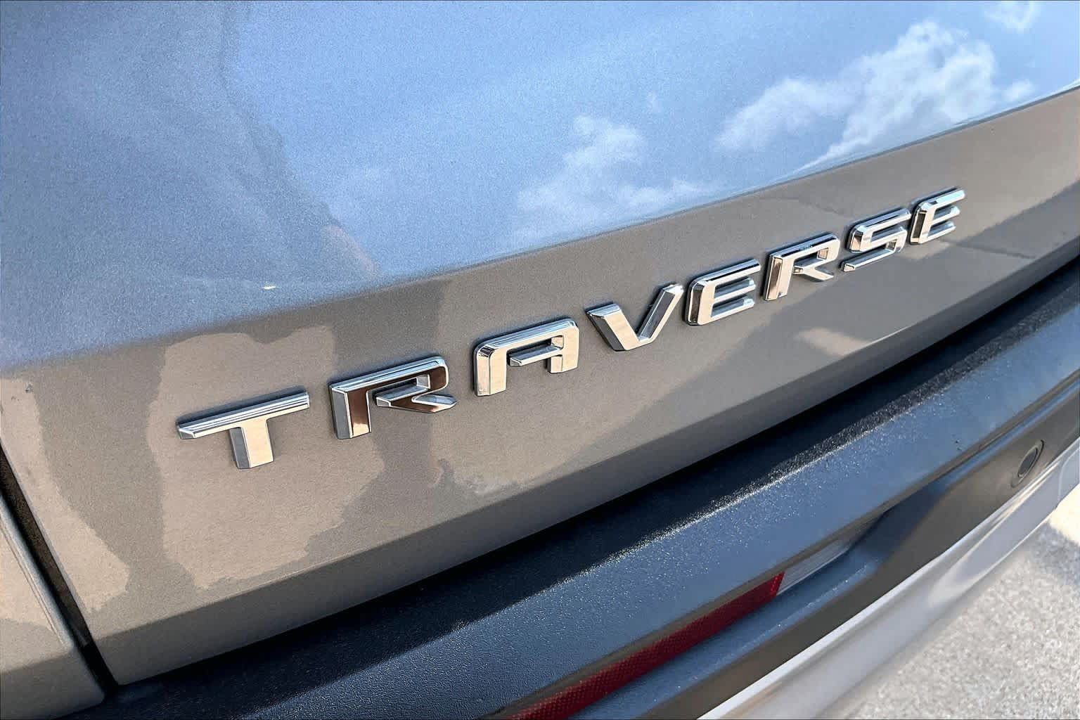 Used 2025 Chevrolet Traverse LT FWD image 30