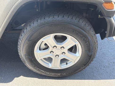 Used 2022 Jeep Wrangler Unlimited Sport image 14