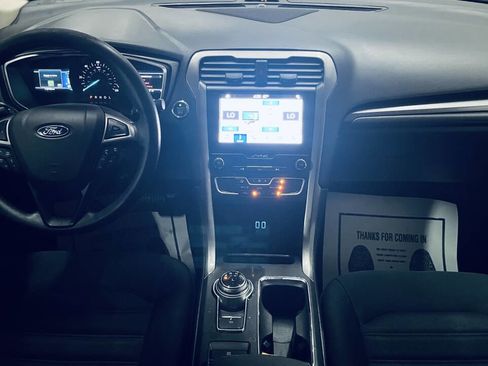 Used 2019 Ford Fusion SE FWD image 28