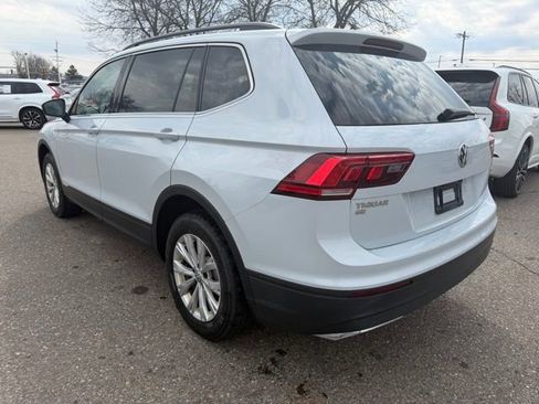 Used 2019 Volkswagen Tiguan SE w/ Panoramic Sunroof Package image 9