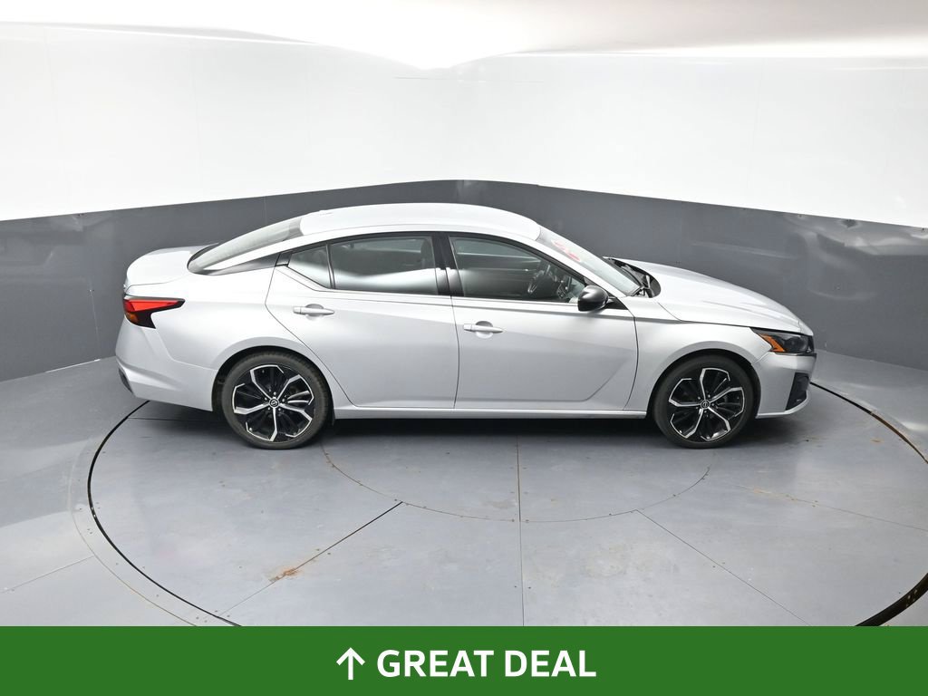 Used 2024 Nissan Altima 2.5 SR FWD image 42