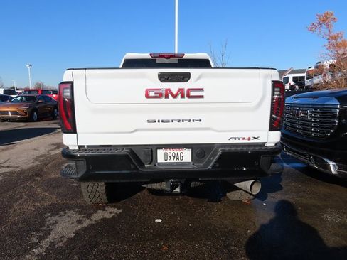 Used 2026 GMC Sierra 2500 AT4X image 5