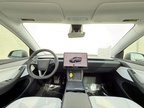 Used 2026 Tesla Model Y 2WD image 6