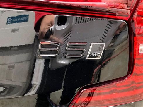 Certified 2023 Volvo S60 B5 Plus w/ Climate Package image 9