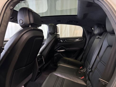Used 2022 Porsche Cayenne Turbo image 24