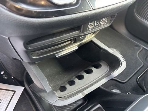 Used 2022 Chrysler Pacifica Touring image 25