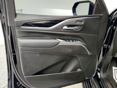 Used 2023 Cadillac Escalade V image 11