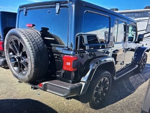 Used 2021 Jeep Wrangler Unlimited Sahara w/ Cold Weather Group image 3