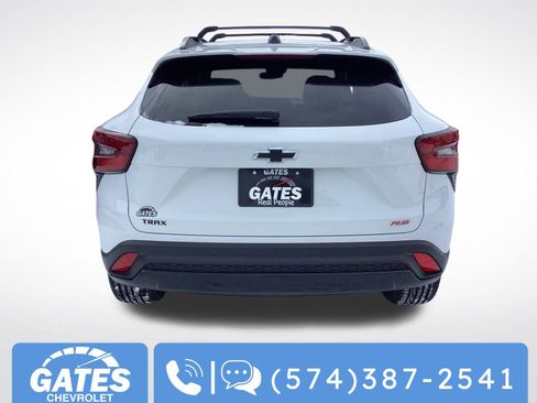 Used 2025 Chevrolet Trax RS w/ Sunroof Package image 9