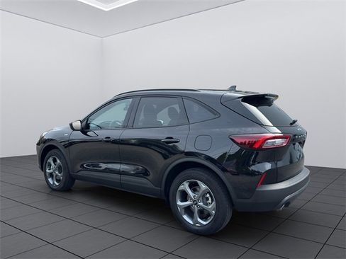 Used 2025 Ford Escape ST-Line w/ Cold Weather Package image 4