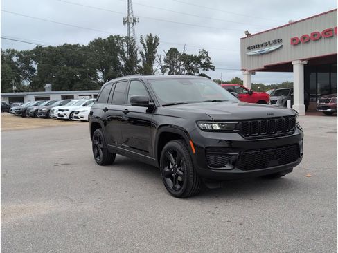 New 2025 Jeep Grand Cherokee Altitude image 7