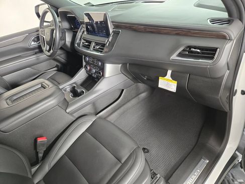 Used 2022 Chevrolet Tahoe Z71 w/ Luxury Package AWD/4WD image 24