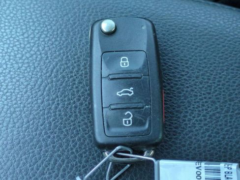 Used 2014 Volkswagen Eos FWD image 26