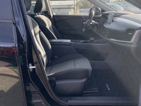 Used 2022 Nissan Rogue SV image 13