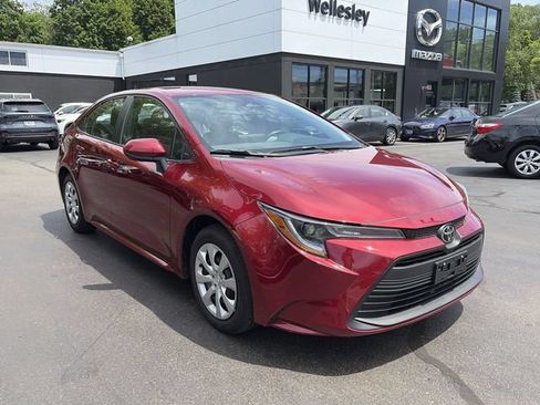 Used 2025 Toyota Corolla LE FWD image 2