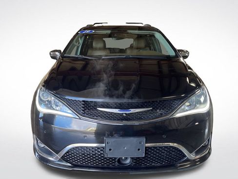 Used 2019 Chrysler Pacifica Limited w/ Advanced Safetytec Group FWD image 9