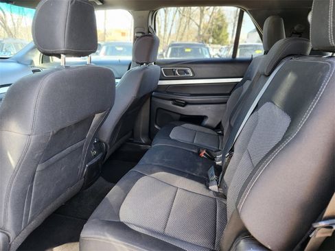 Used 2017 Ford Explorer XLT image 16