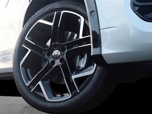 New 2026 Volkswagen Tiguan SEL R-Line image 3