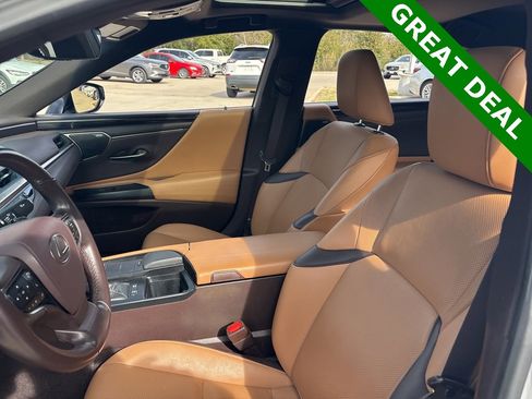 Used 2021 Lexus ES 300h w/ Premium Package image 16