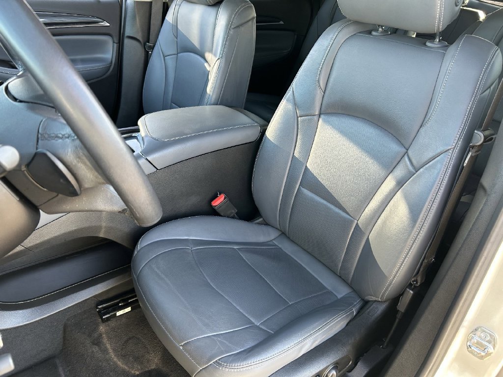 Used 2020 Buick Enclave Essence w/ Sport Touring Edition FWD image 21