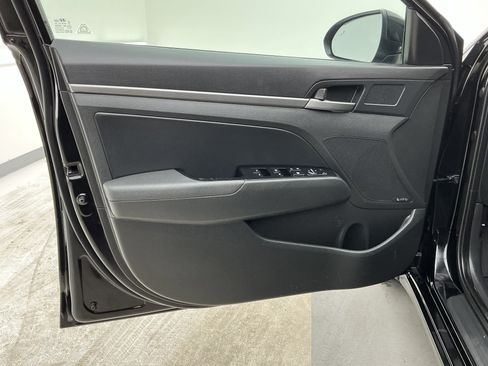 Used 2017 Hyundai Elantra Limited w/ Limited Tech Package 08 image 16