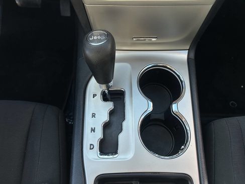 Used 2011 Jeep Grand Cherokee Laredo image 13