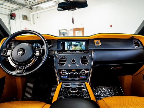 Used 2023 Rolls-Royce Cullinan image 70