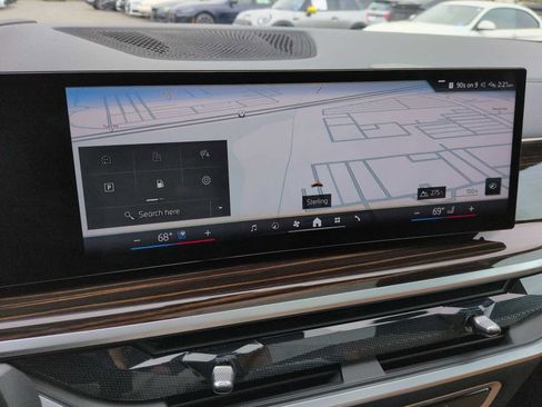 Used 2025 BMW X5 xDrive40i w/ M Sport Package image 31