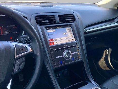 Used 2019 Ford Fusion Titanium AWD/4WD image 7