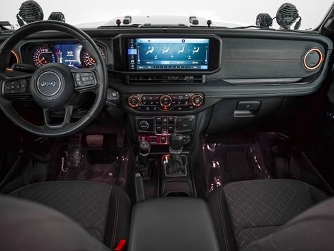 Used 2025 Jeep Gladiator Mojave w/ Convenience Group AWD/4WD image 8