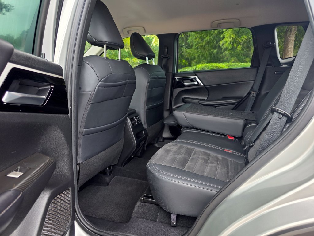 Used 2023 Mitsubishi Outlander SE FWD image 29