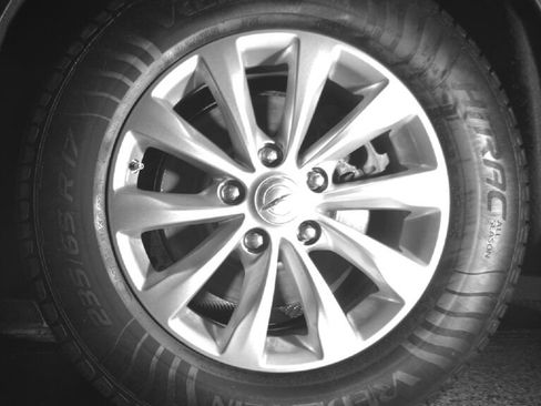 Used 2018 Chrysler Pacifica Touring-L image 13